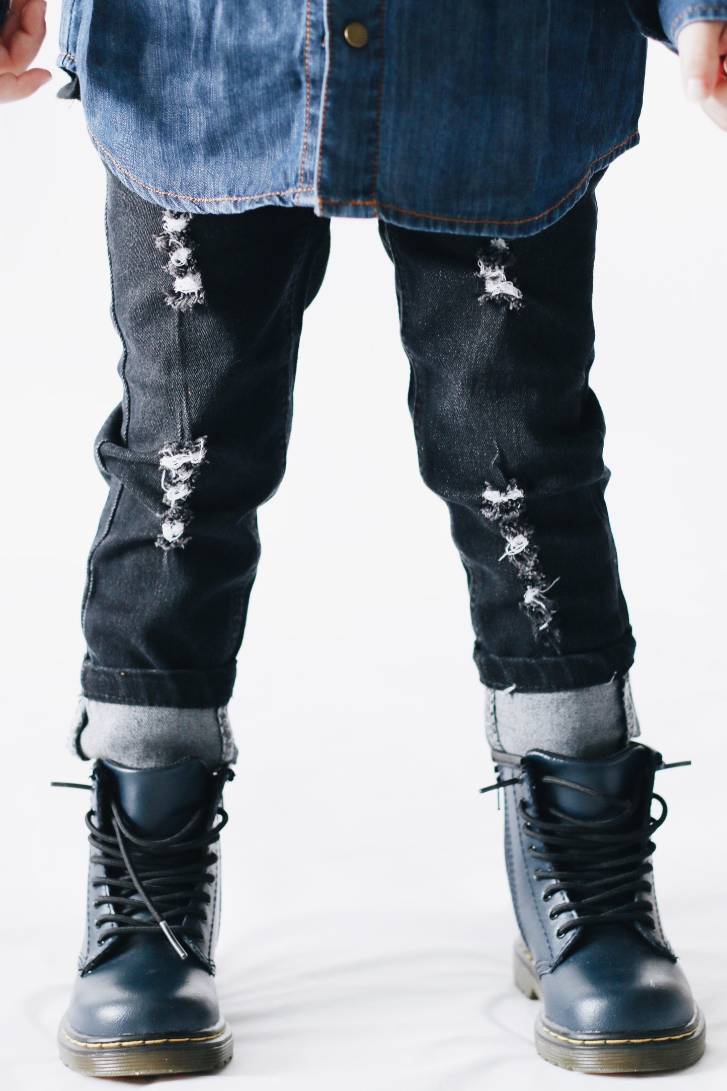 BLACK DISTRESSED SKINNY JEANS ORCAS